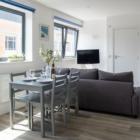 בורנמות' Modern One Bedroom Apartment In Town Centre & 4 Min To The Beach מראה חיצוני תמונה