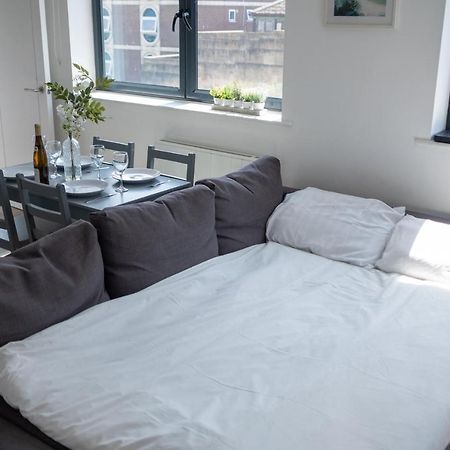 בורנמות' Modern One Bedroom Apartment In Town Centre & 4 Min To The Beach מראה חיצוני תמונה