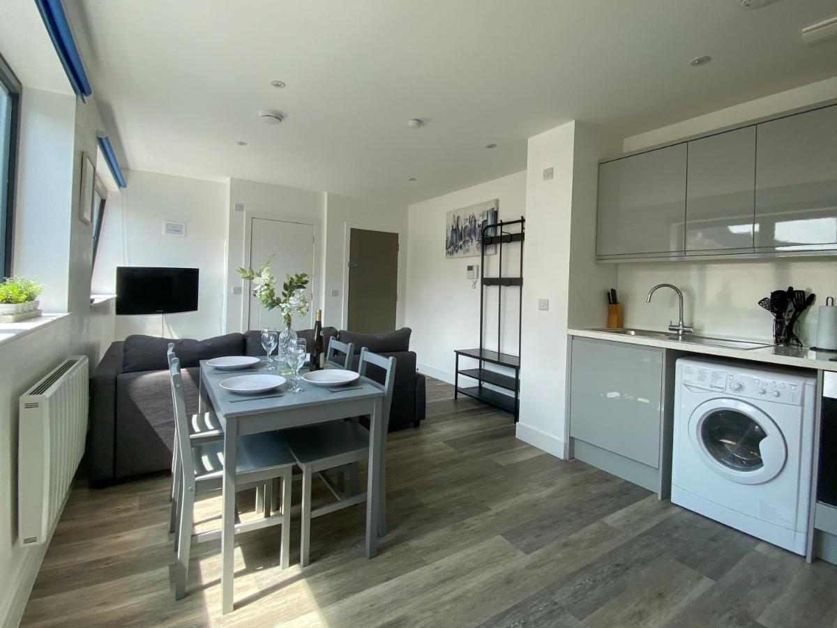 בורנמות' Modern One Bedroom Apartment In Town Centre & 4 Min To The Beach מראה חיצוני תמונה