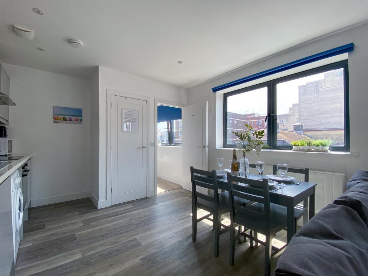 בורנמות' Modern One Bedroom Apartment In Town Centre & 4 Min To The Beach מראה חיצוני תמונה